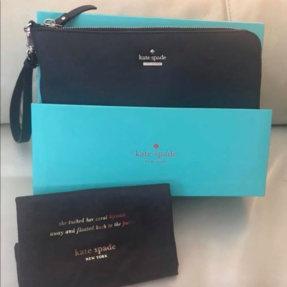 kate spade Handbags - iPhone charging handbag